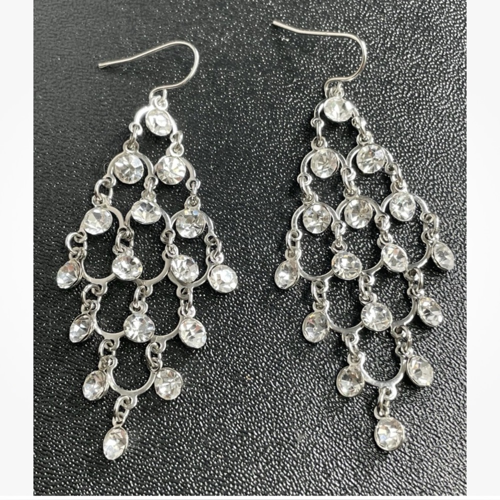 Vintage 2-1/2” Crystal Rhinestone Silvertone Metal Dangle Earrings
